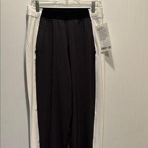 Lululemon Athletica Adapted State HR Jogger Glow
SIZE 8. NWT